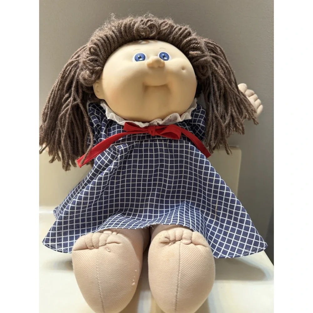 Vintage 1985 Cabbage Patch Kids Girl Doll Brown Hair Blue Eyes Blue Signature